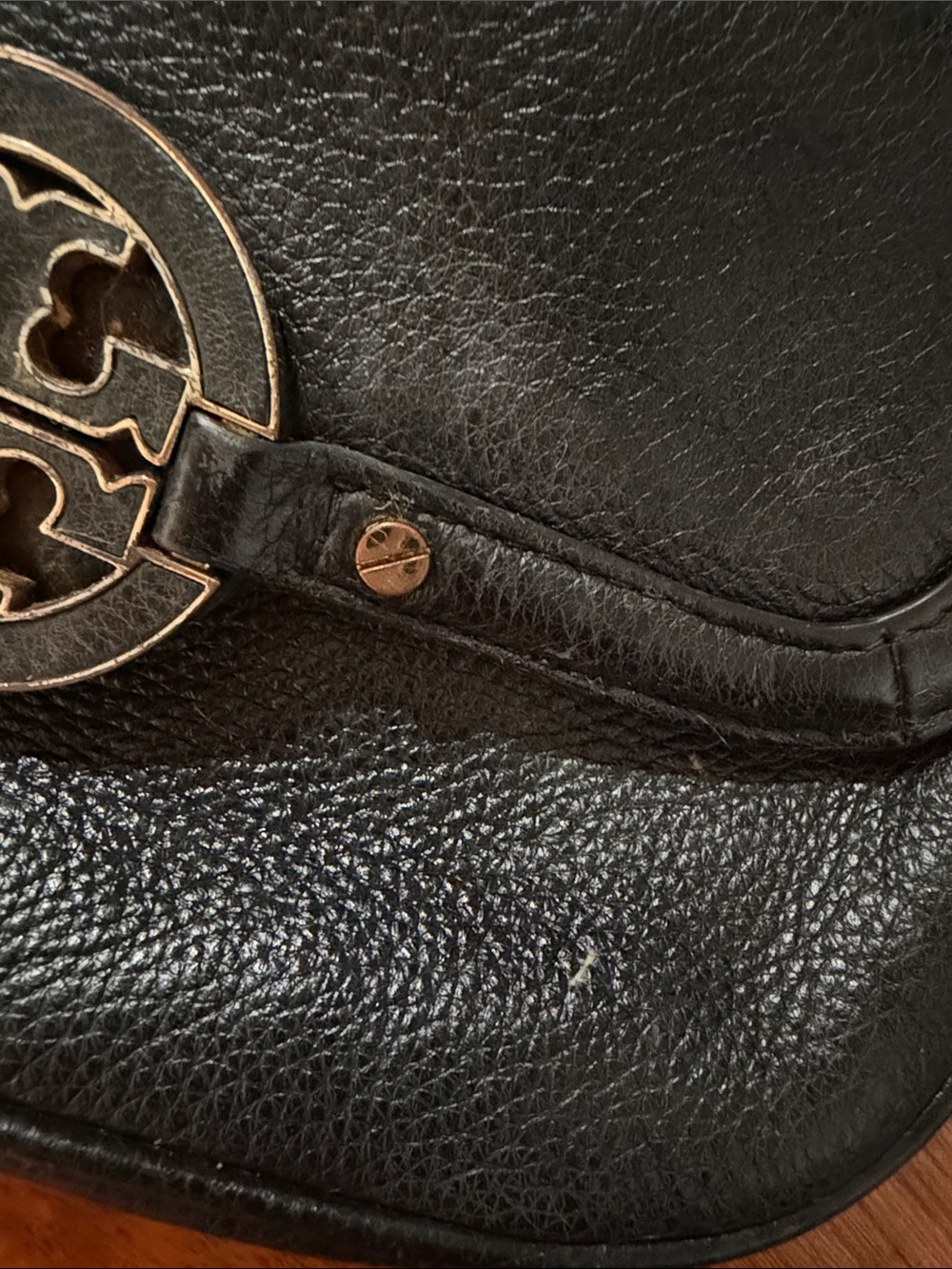 Tory Burch Black Leather Crossbody Bag with Gold-Tone Logo Accent - Picture 2 of 5